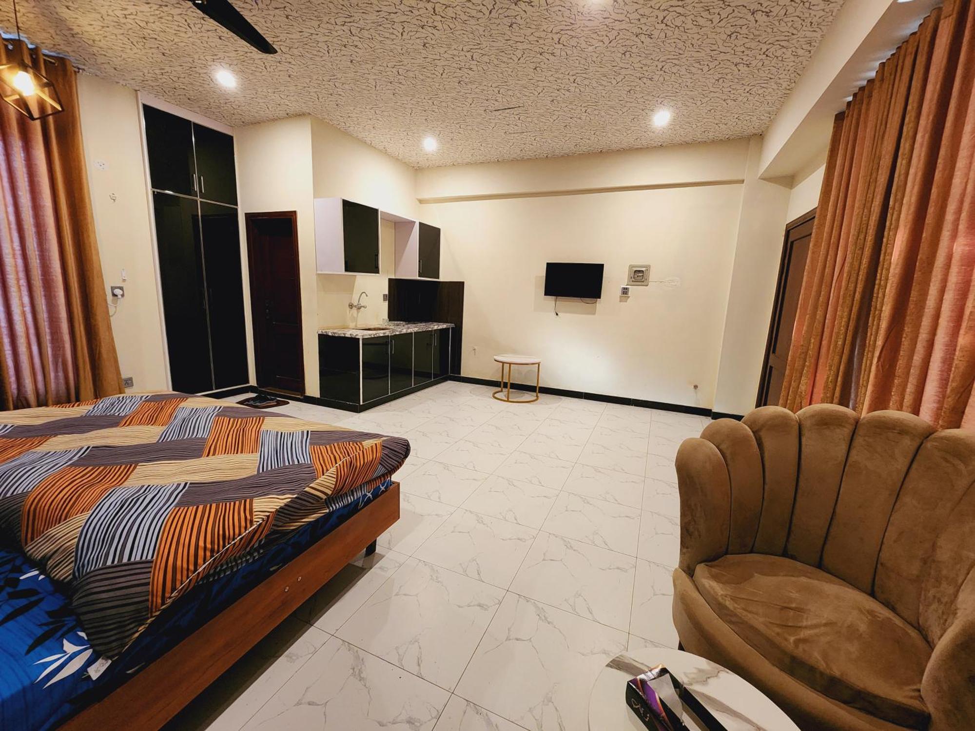 Motorway Majesty Suites Islamabad - Near Islamabad International Airport And Motorway Habitación foto