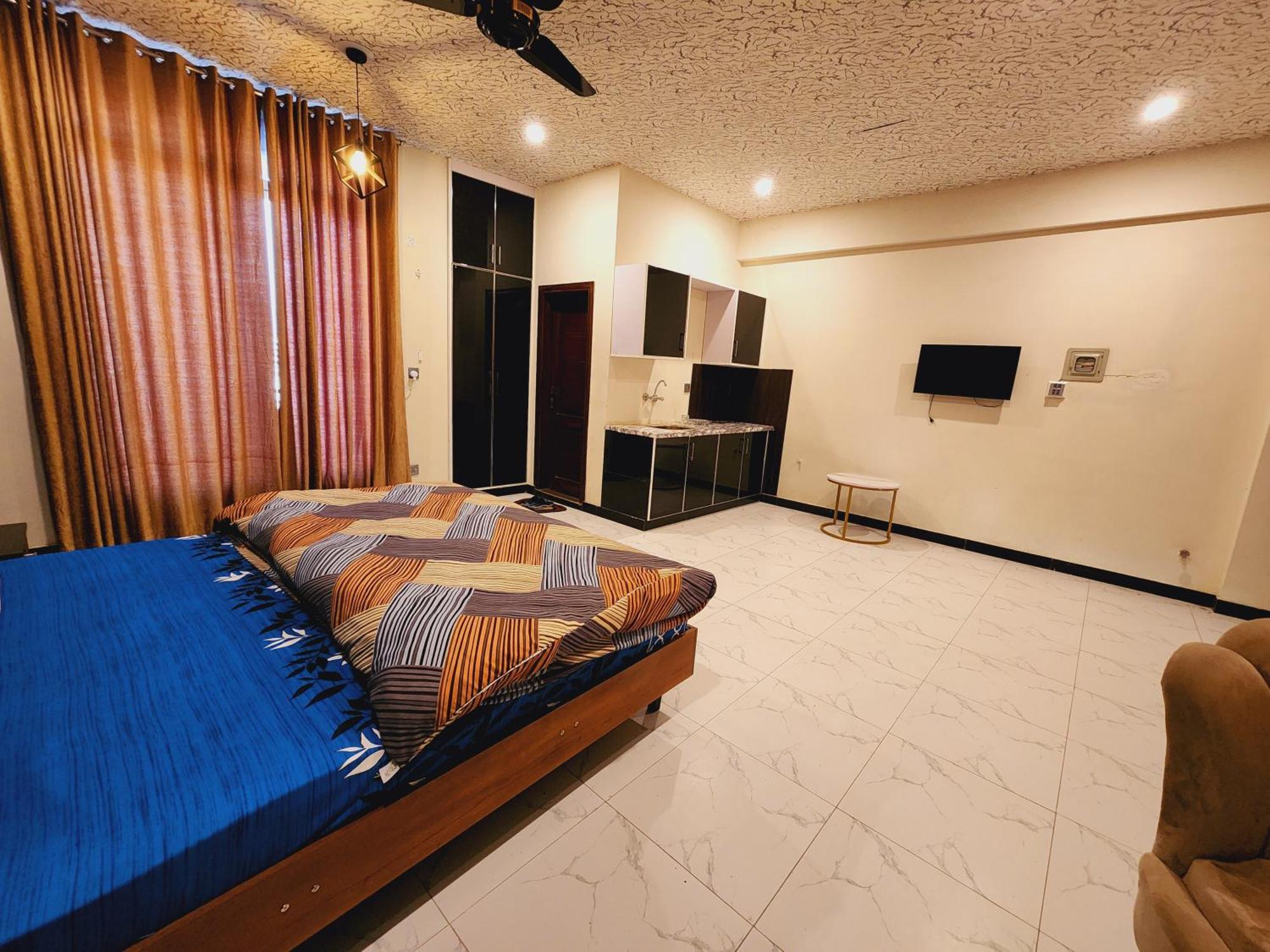 Motorway Majesty Suites Islamabad - Near Islamabad International Airport And Motorway Habitación foto