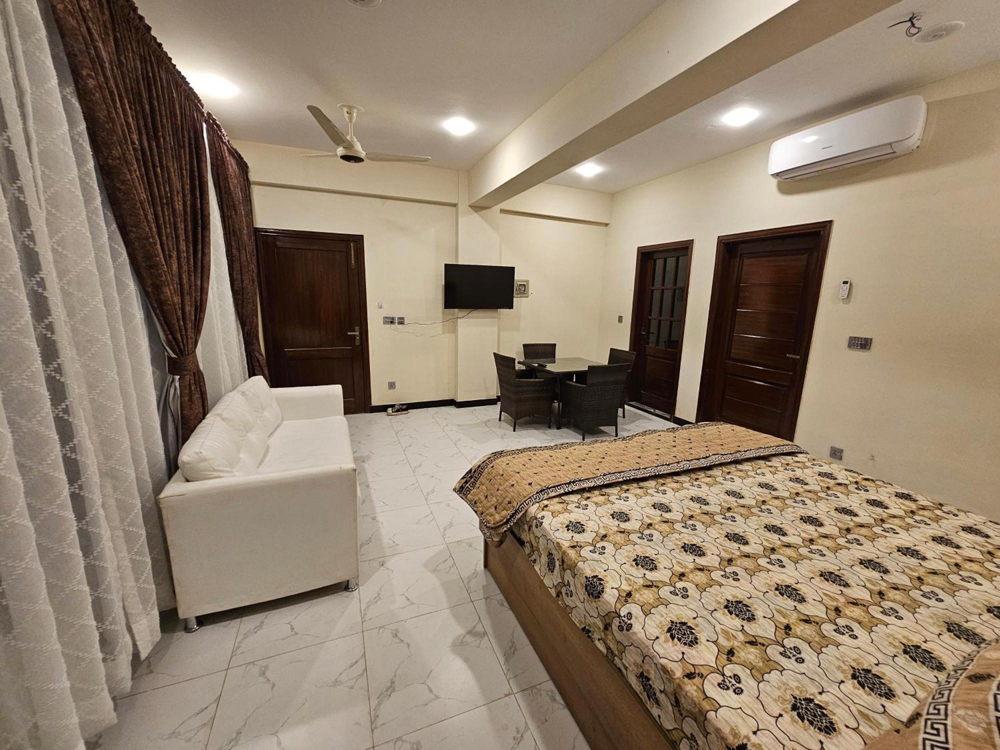 Motorway Majesty Suites Islamabad - Near Islamabad International Airport And Motorway Habitación foto